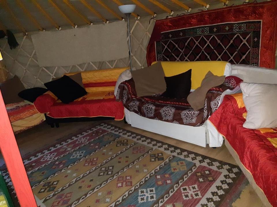 Jurta Az Erdo Mellett Dezsaval-Keresz-Tanya Hotel Pilisszentkereszt Luaran gambar