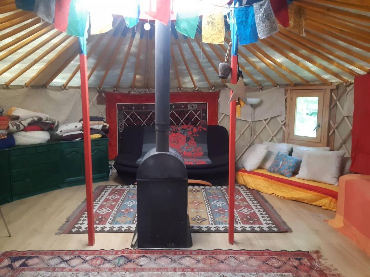 Jurta Az Erdo Mellett Dezsaval-Keresz-Tanya Hotel Pilisszentkereszt Luaran gambar