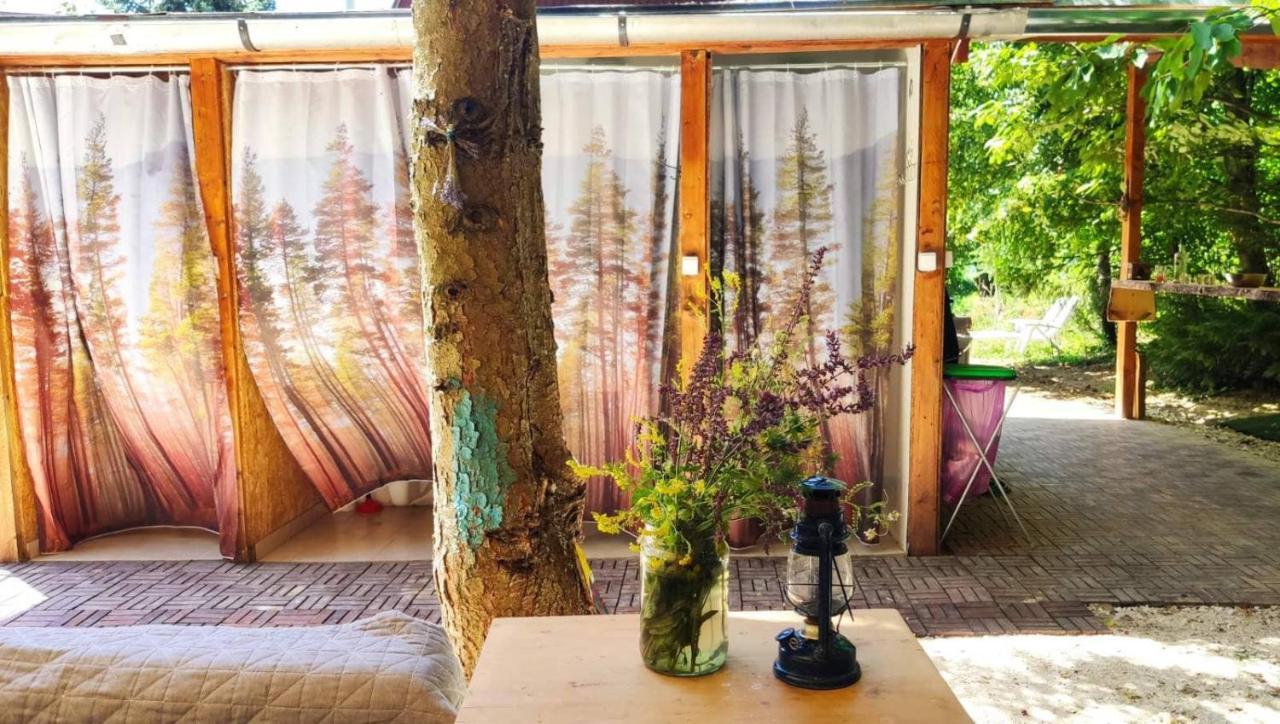 Jurta Az Erdo Mellett Dezsaval-Keresz-Tanya Hotel Pilisszentkereszt Luaran gambar