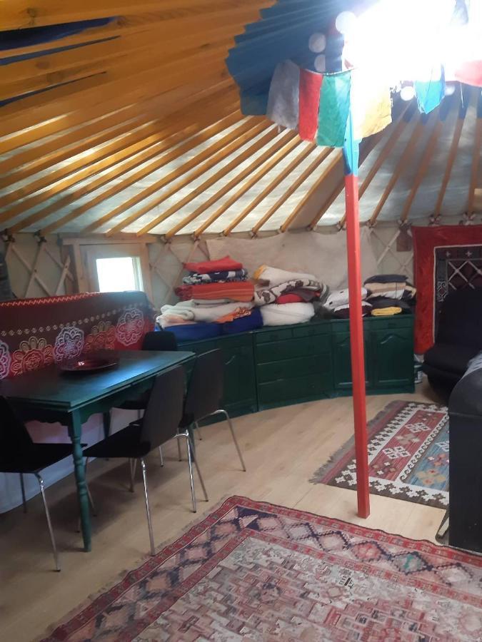 Jurta Az Erdo Mellett Dezsaval-Keresz-Tanya Hotel Pilisszentkereszt Luaran gambar